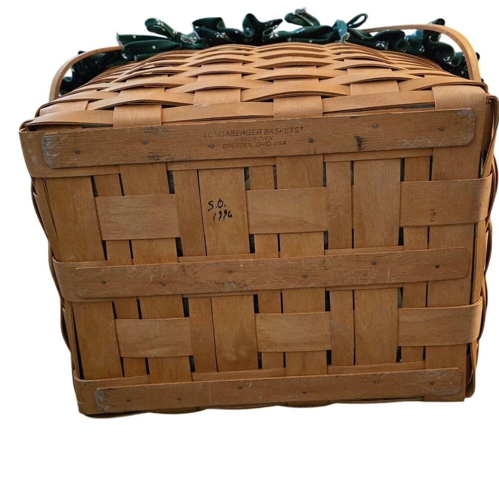VTG 1996 Longaberger Picnic Basket w/riser Leather Hinges and Wood Latch. EUC - Picture 6 of 11